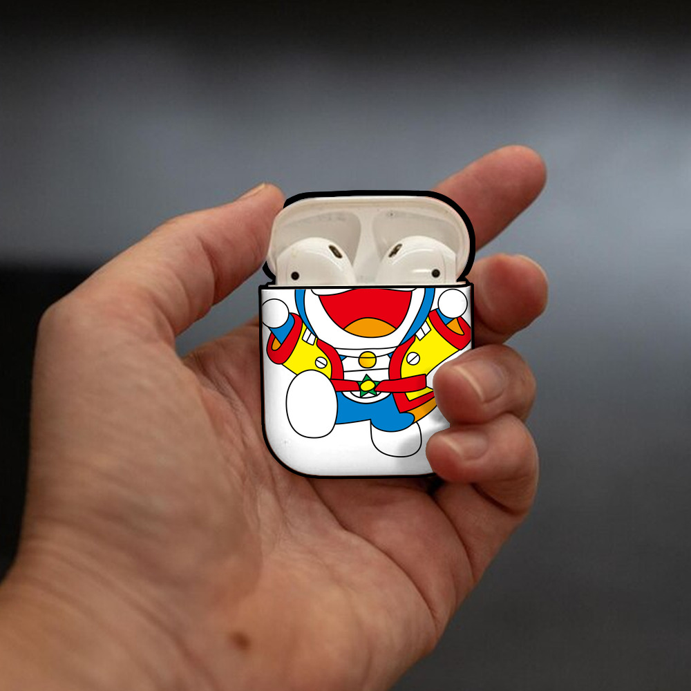 ドラえもん Doraemon AirPods 第2世代保護ケース ハードシェル ブラック 耐衝撃・防指紋・カラビナ付き