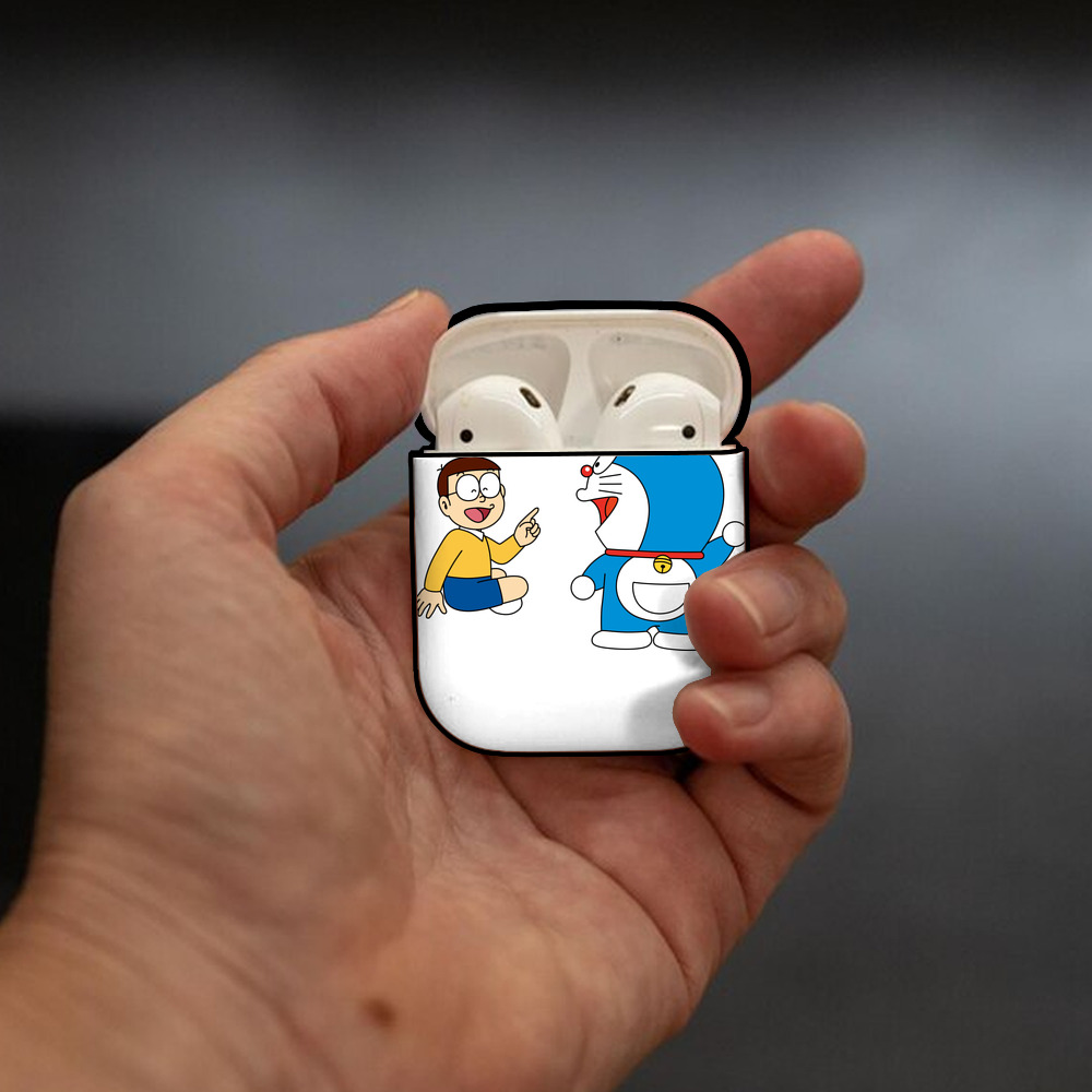 ドラえもん Doraemon AirPods 第2世代保護ケース ハードシェル ブラック 耐衝撃・防指紋・カラビナ付き