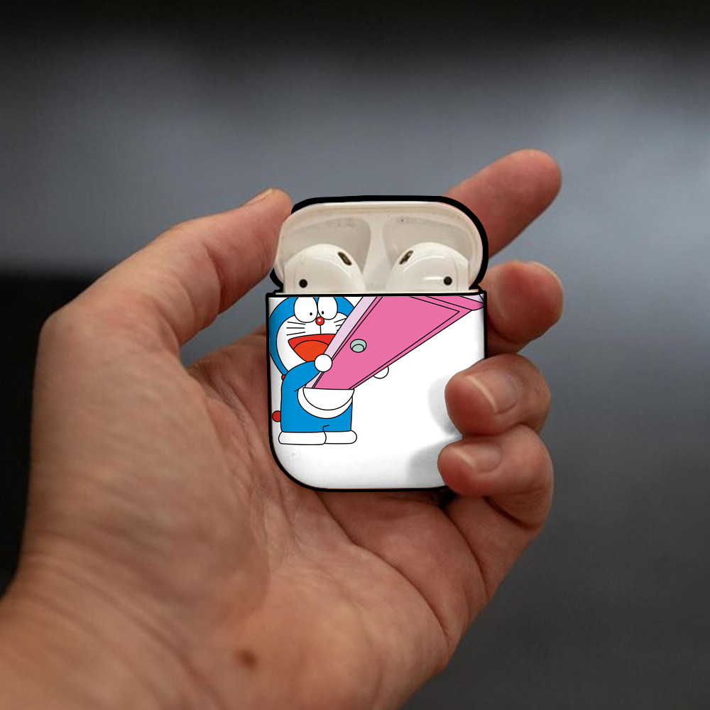 ドラえもん Doraemon AirPods 第2世代保護ケース ハードシェル ブラック 耐衝撃・防指紋・カラビナ付き
