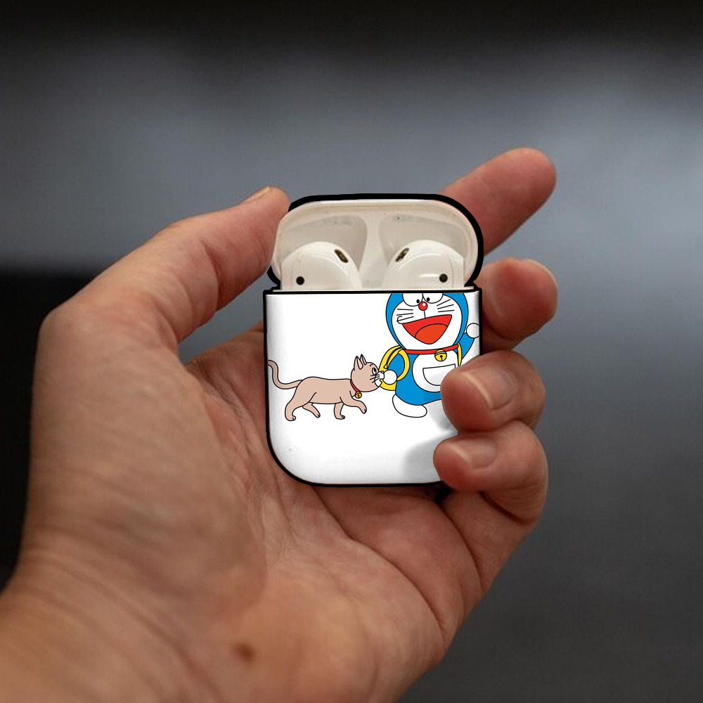 ドラえもん Doraemon AirPods 第2世代保護ケース ハードシェル ブラック 耐衝撃・防指紋・カラビナ付き
