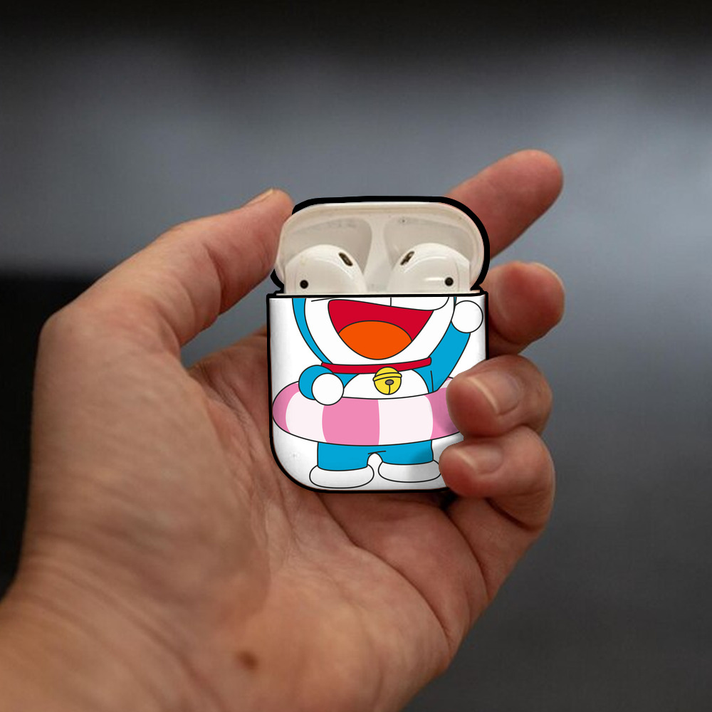 ドラえもん Doraemon AirPods 第2世代保護ケース ハードシェル ブラック 耐衝撃・防指紋・カラビナ付き