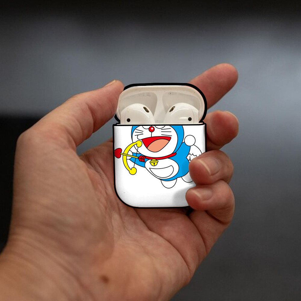 ドラえもん Doraemon AirPods 第2世代保護ケース ハードシェル ブラック 耐衝撃・防指紋・カラビナ付き