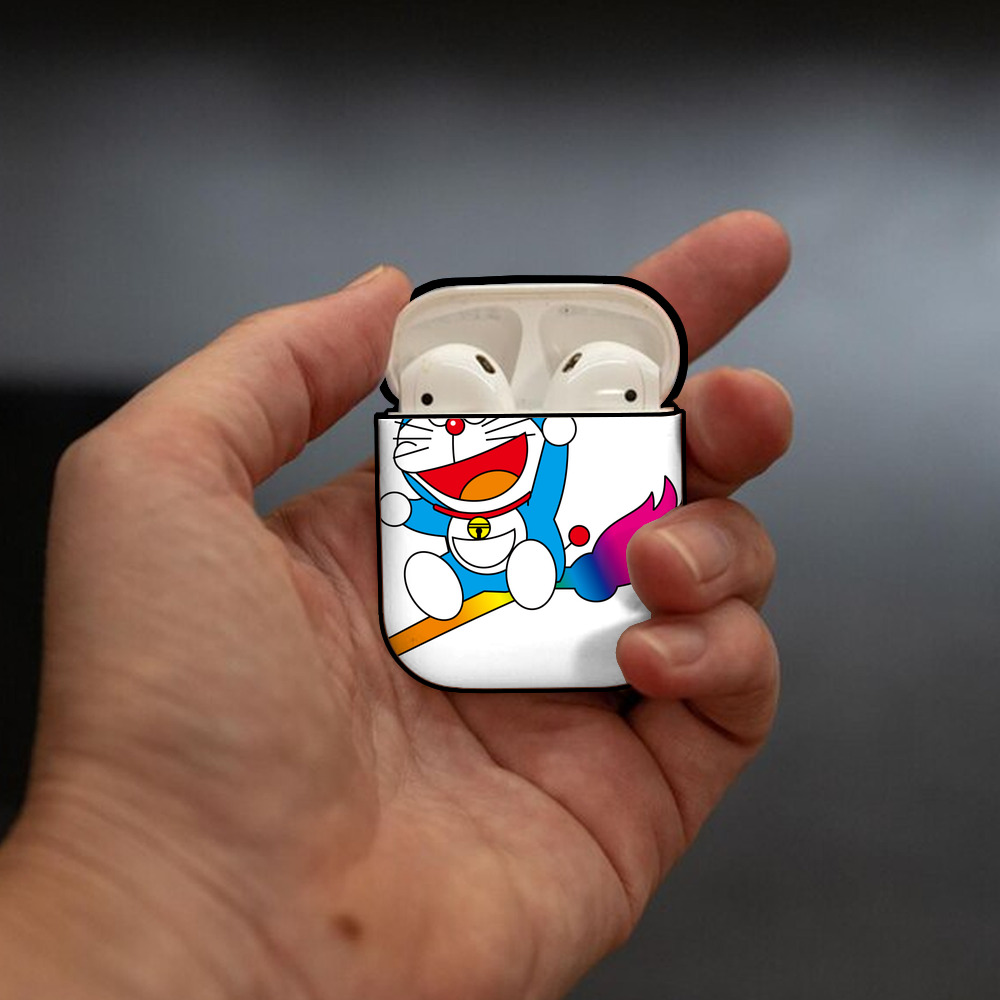 ドラえもん Doraemon AirPods 第2世代保護ケース ハードシェル ブラック 耐衝撃・防指紋・カラビナ付き