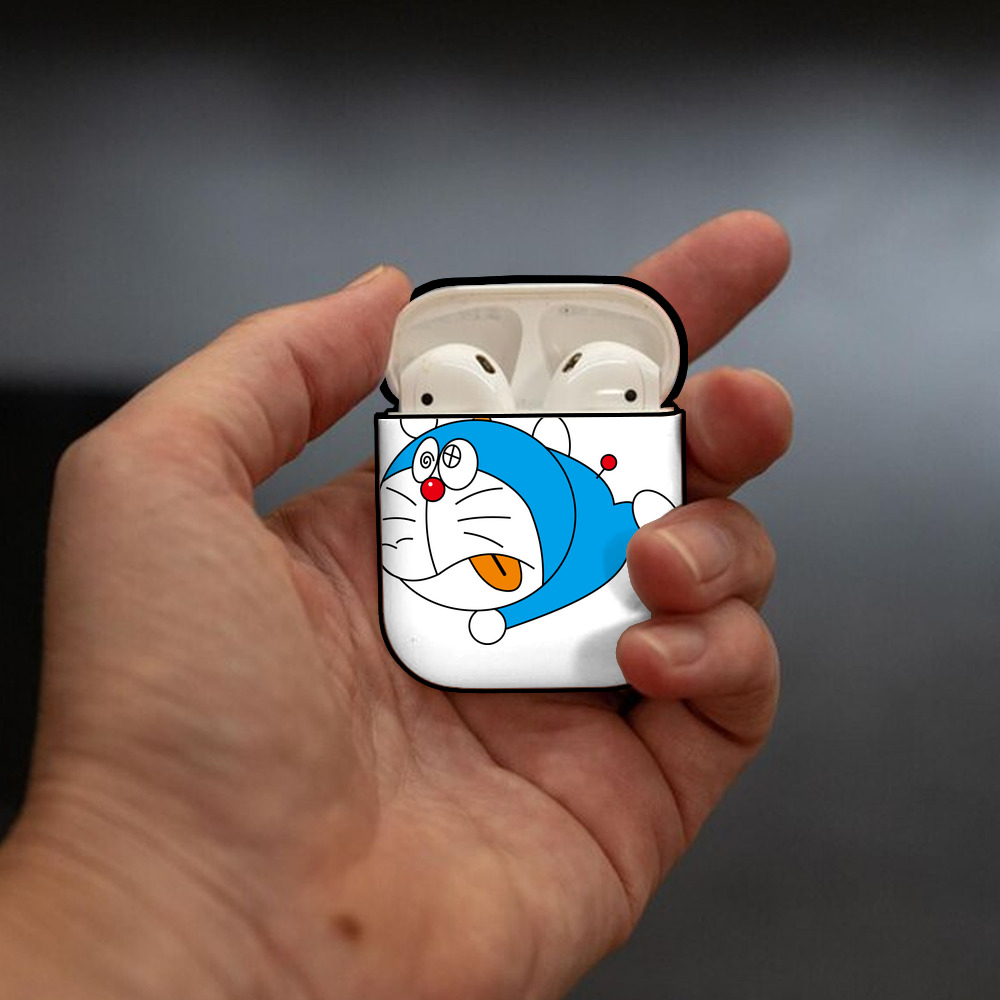 ドラえもん Doraemon AirPods 第2世代保護ケース ハードシェル ブラック 耐衝撃・防指紋・カラビナ付き