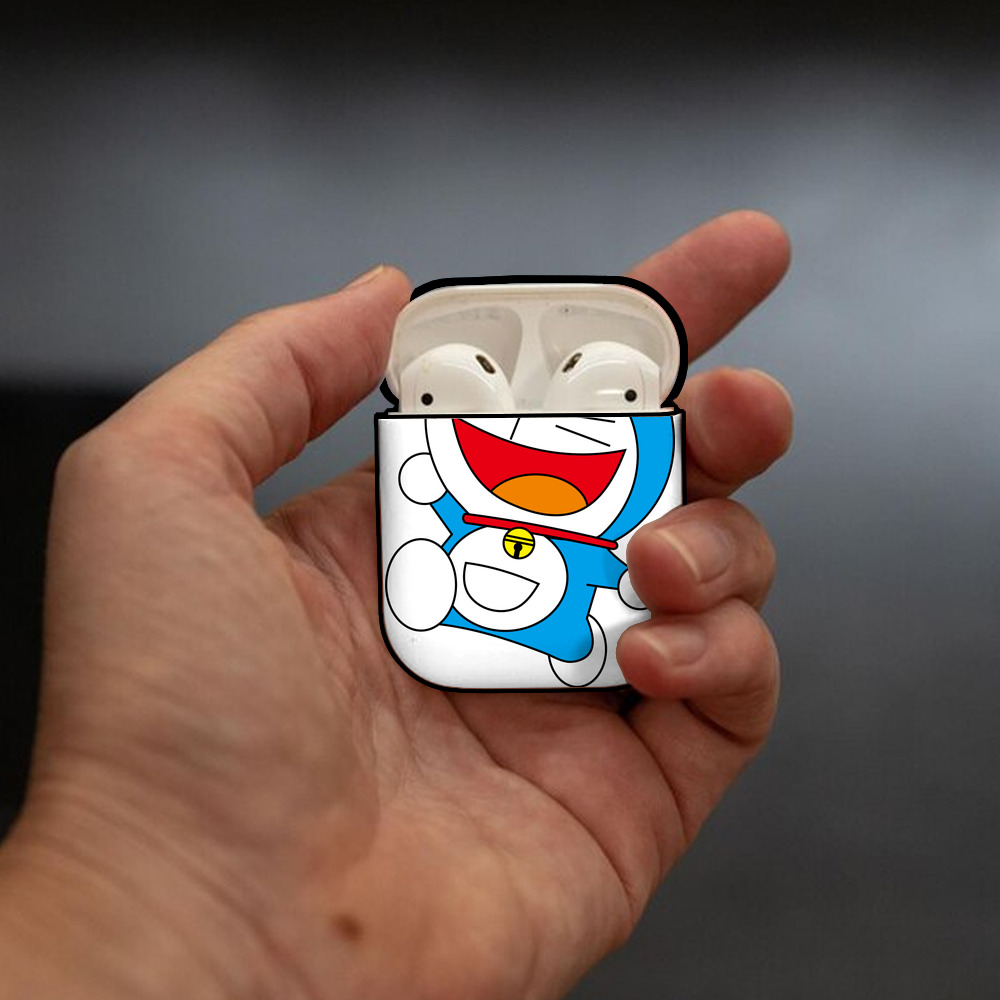 ドラえもん Doraemon AirPods 第2世代保護ケース ハードシェル ブラック 耐衝撃・防指紋・カラビナ付き
