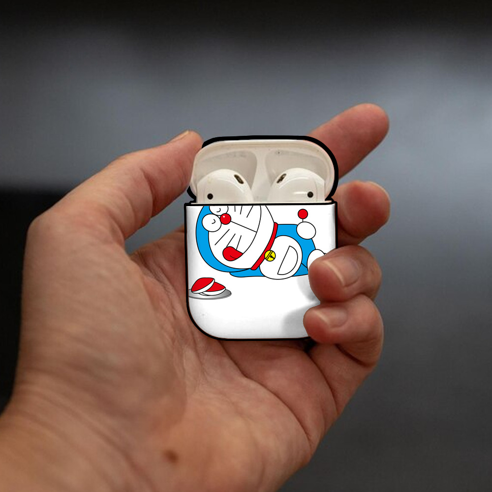 ドラえもん Doraemon AirPods 第2世代保護ケース ハードシェル ブラック 耐衝撃・防指紋・カラビナ付き