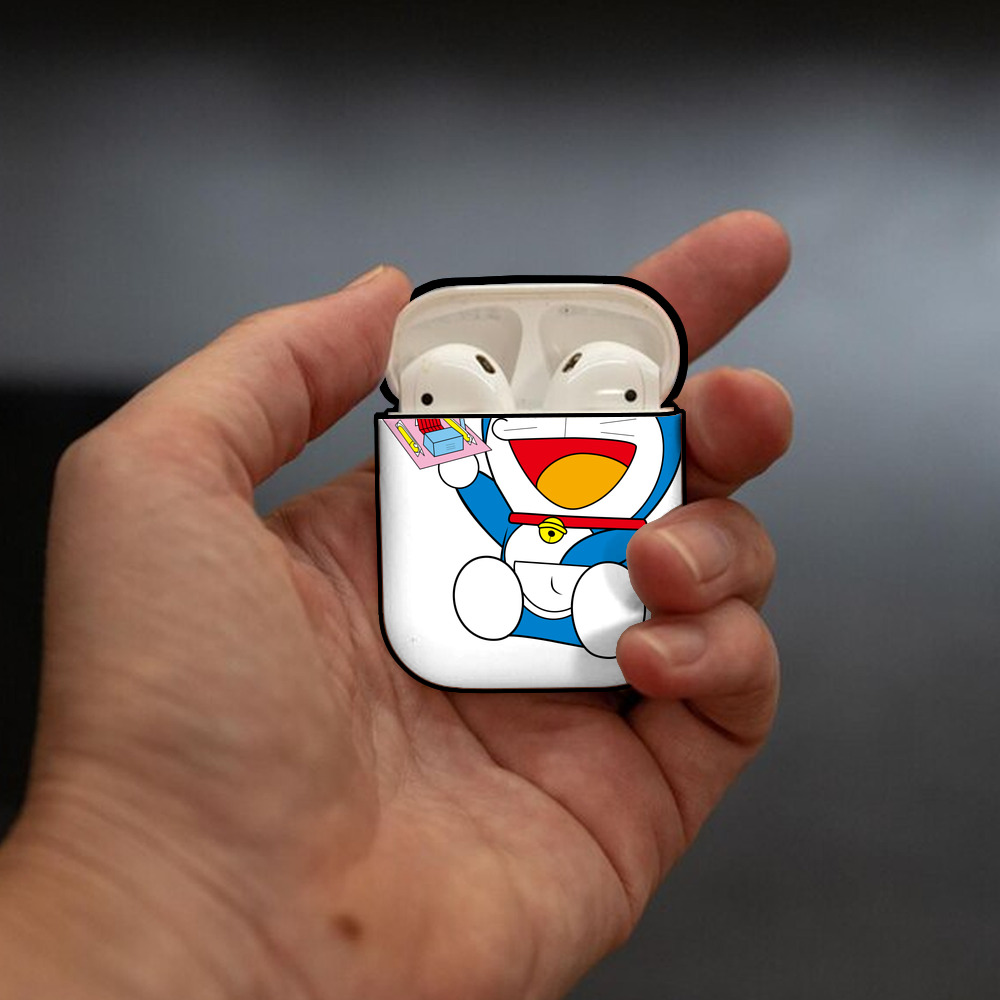 ドラえもん Doraemon AirPods 第2世代保護ケース ハードシェル ブラック 耐衝撃・防指紋・カラビナ付き