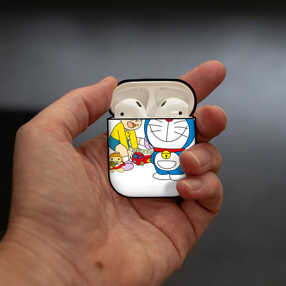 ドラえもん Doraemon AirPods 第2世代保護ケース ハードシェル ブラック 耐衝撃・防指紋・カラビナ付き