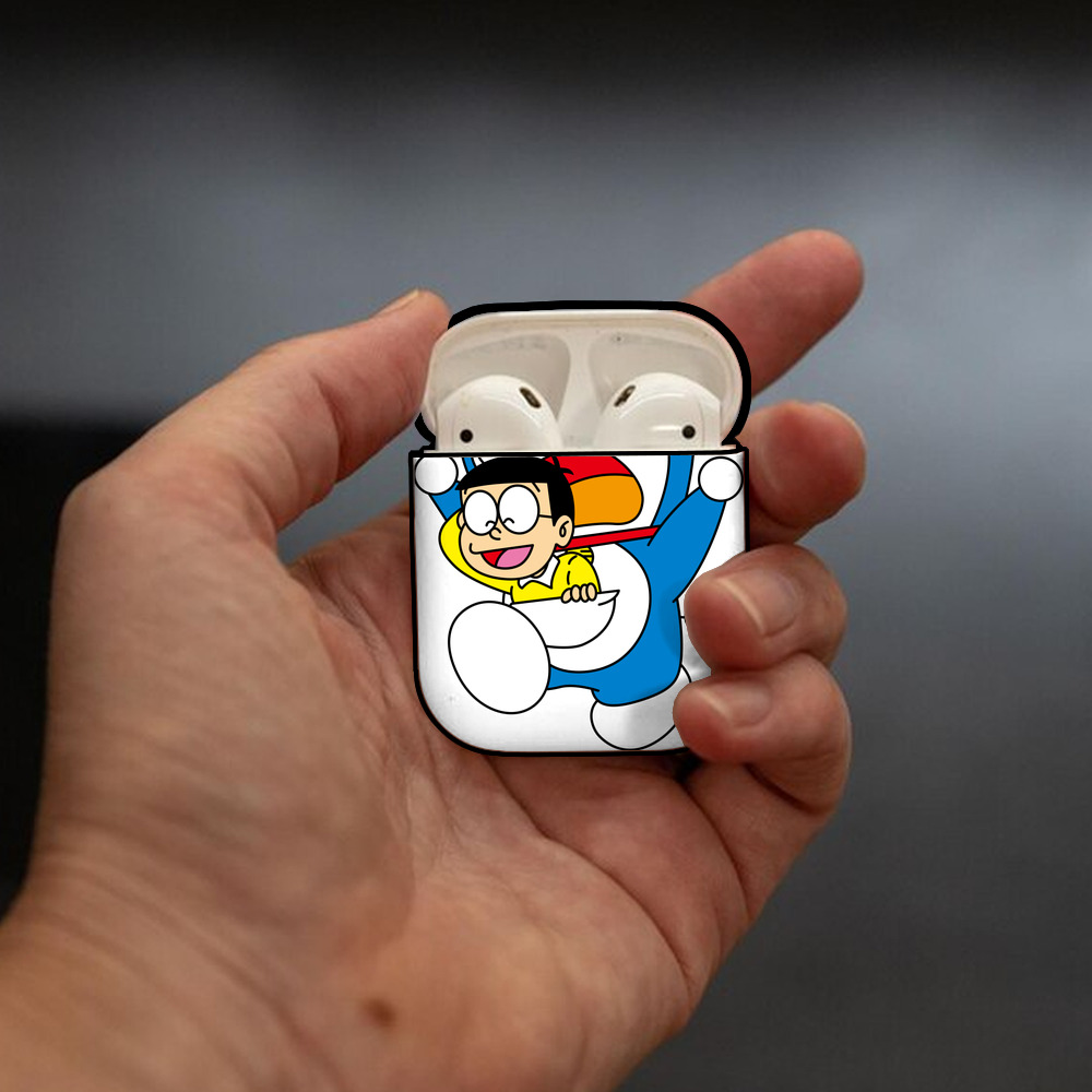 ドラえもん Doraemon AirPods 第2世代保護ケース ハードシェル ブラック 耐衝撃・防指紋・カラビナ付き
