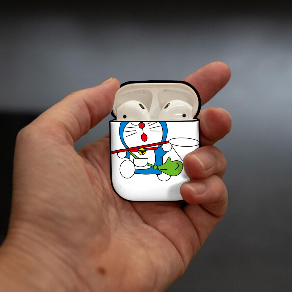 ドラえもん Doraemon AirPods 第2世代保護ケース ハードシェル ブラック 耐衝撃・防指紋・カラビナ付き