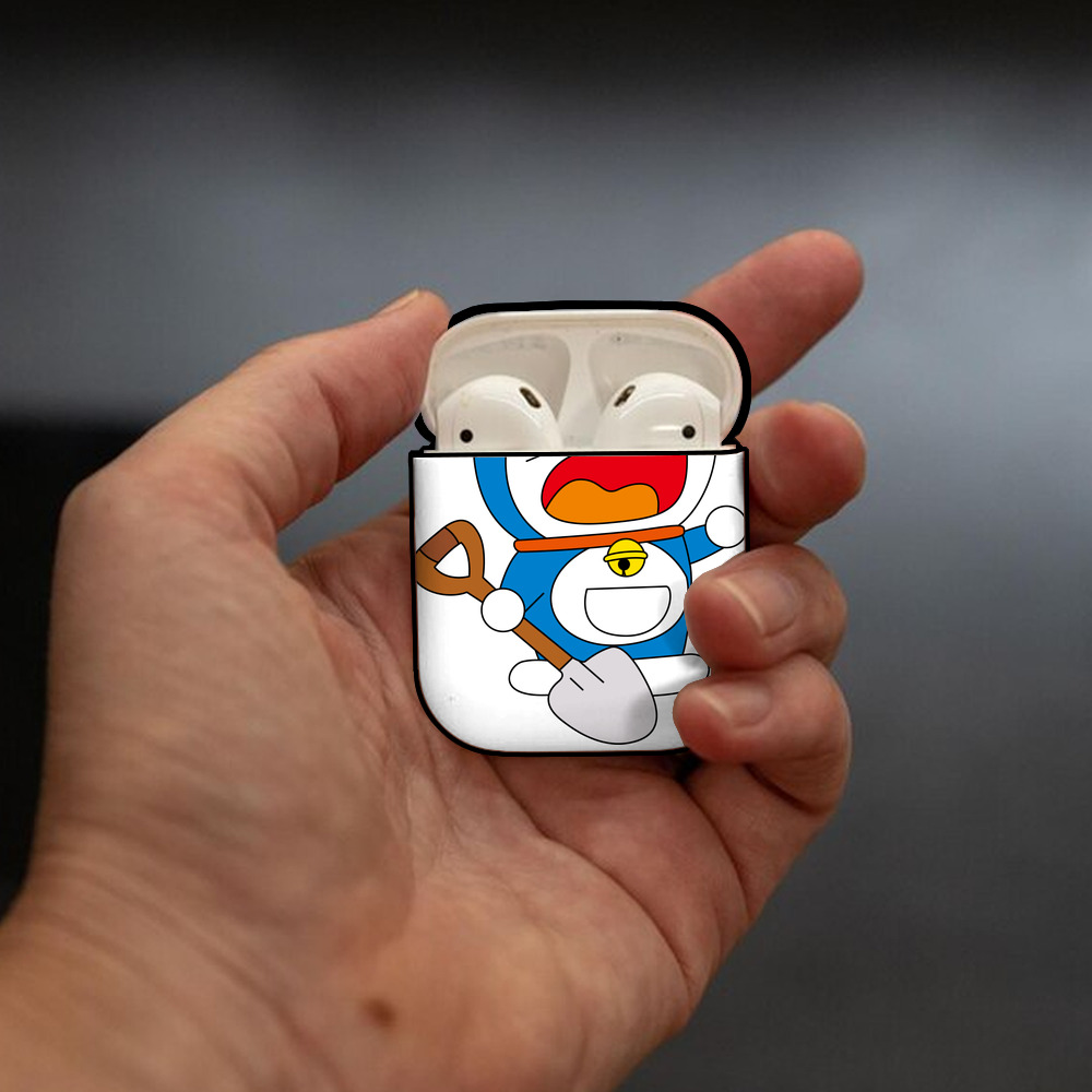 ドラえもん Doraemon AirPods 第2世代保護ケース ハードシェル ブラック 耐衝撃・防指紋・カラビナ付き