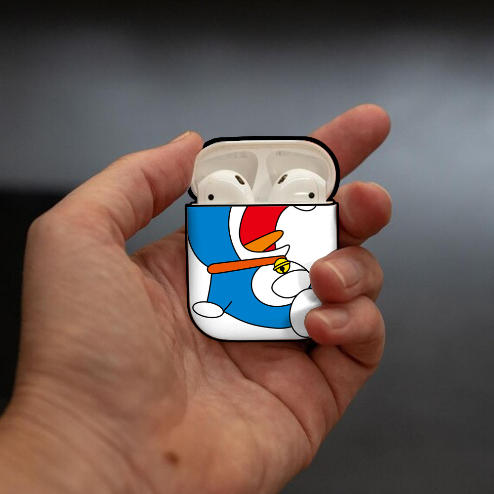ドラえもん Doraemon AirPods 第2世代保護ケース ハードシェル ブラック 耐衝撃・防指紋・カラビナ付き