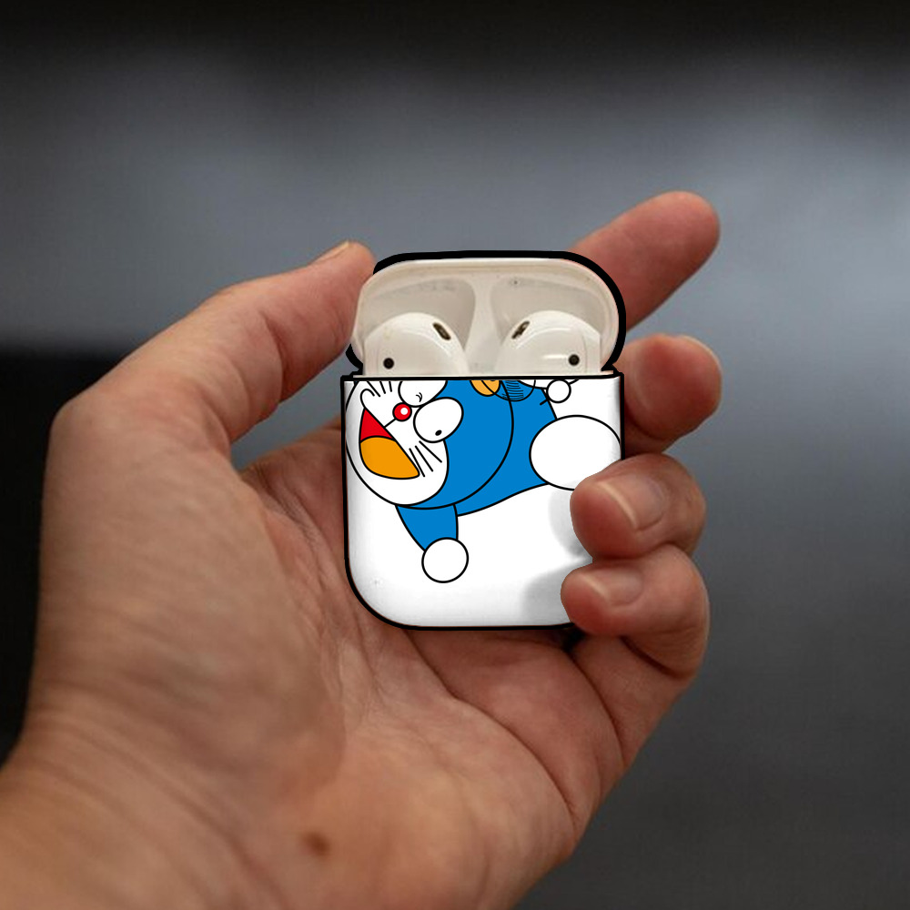 ドラえもん Doraemon AirPods 第2世代保護ケース ハードシェル ブラック 耐衝撃・防指紋・カラビナ付き