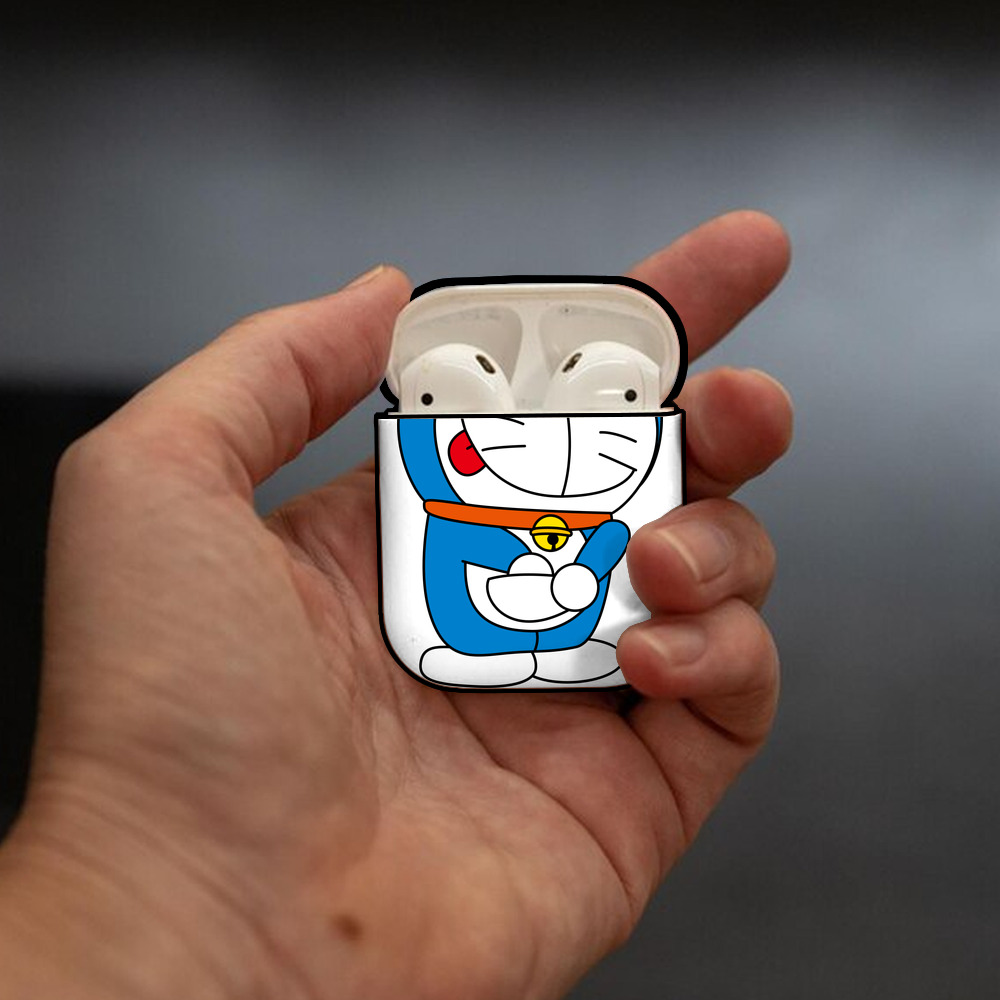 ドラえもん Doraemon AirPods 第2世代保護ケース ハードシェル ブラック 耐衝撃・防指紋・カラビナ付き