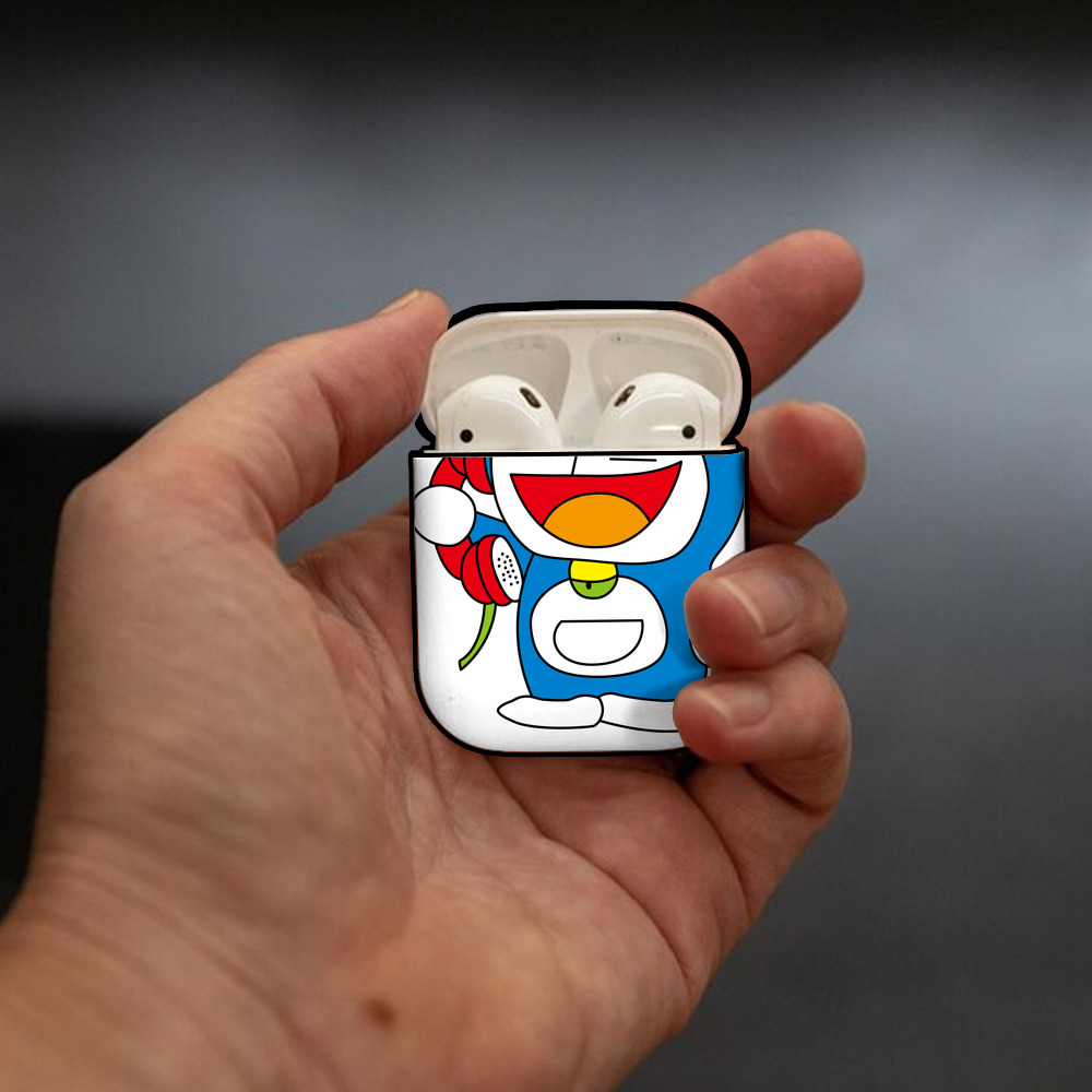 ドラえもん Doraemon AirPods 第2世代保護ケース ハードシェル ブラック 耐衝撃・防指紋・カラビナ付き