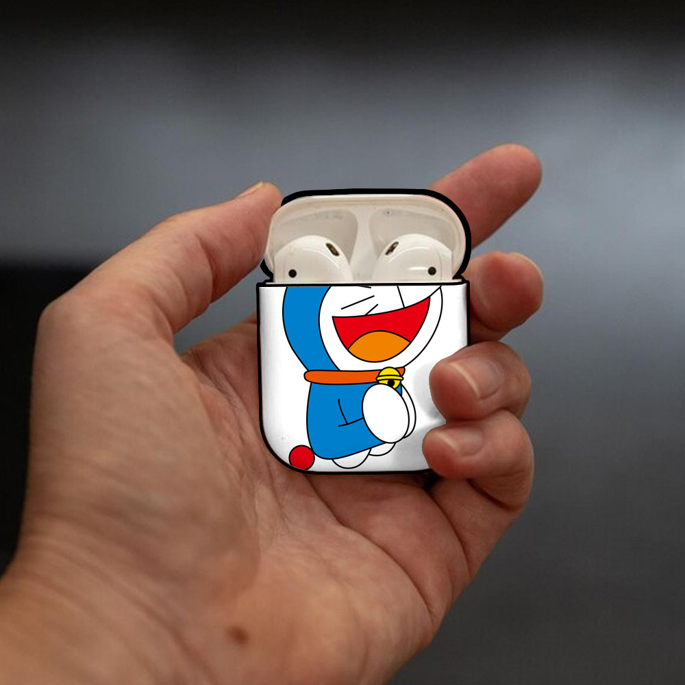 ドラえもん Doraemon AirPods 第2世代保護ケース ハードシェル ブラック 耐衝撃・防指紋・カラビナ付き