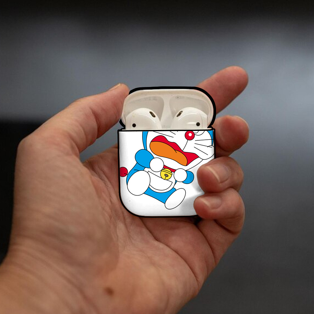 ドラえもん Doraemon AirPods 第2世代保護ケース ハードシェル ブラック 耐衝撃・防指紋・カラビナ付き