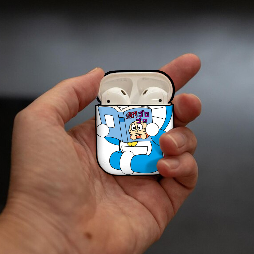 ドラえもん Doraemon AirPods 第2世代保護ケース ハードシェル ブラック 耐衝撃・防指紋・カラビナ付き