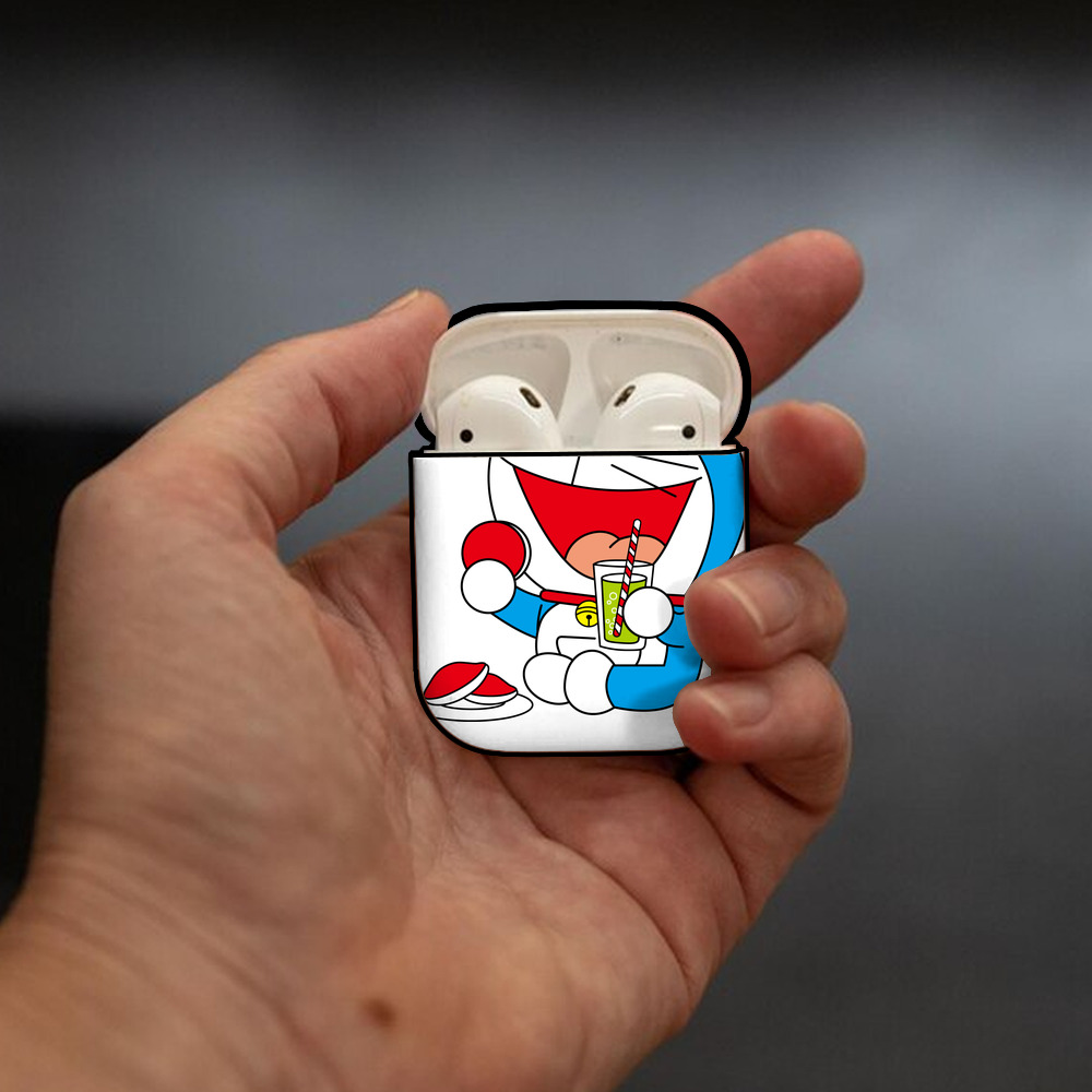 ドラえもん Doraemon AirPods 第2世代保護ケース ハードシェル ブラック 耐衝撃・防指紋・カラビナ付き