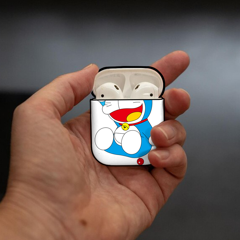 ドラえもん Doraemon AirPods 第2世代保護ケース ハードシェル ブラック 耐衝撃・防指紋・カラビナ付き
