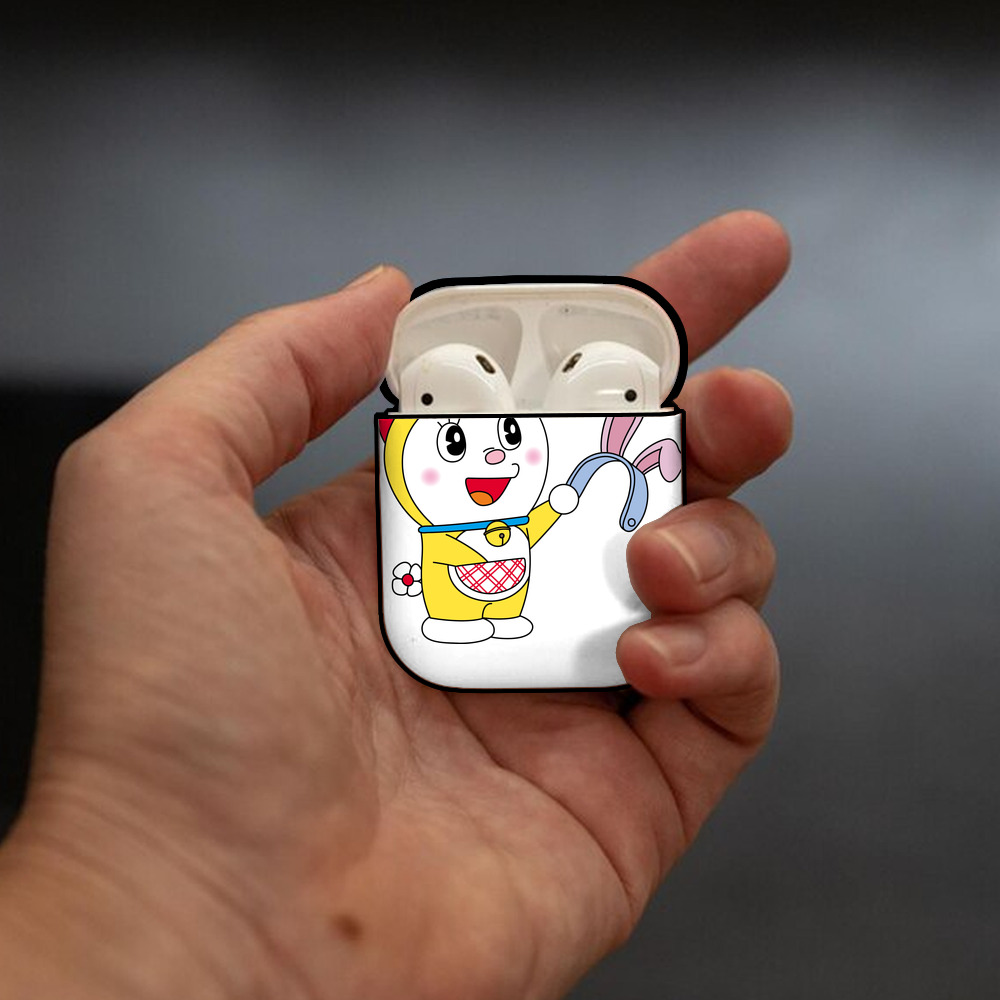 ドラえもん ドラミ Doraemon Dorami AirPods 第2世代保護ケース ハードシェル ブラック 耐衝撃・防指紋・カラビナ付き
